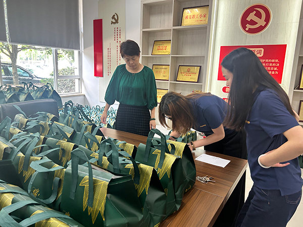 浓情端午·粽叶飘香 ——川开实业集团开展节日慰问活动